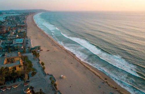 Majestic 5BR Villa with Guesthouse, Pool & Spa - Foto 16