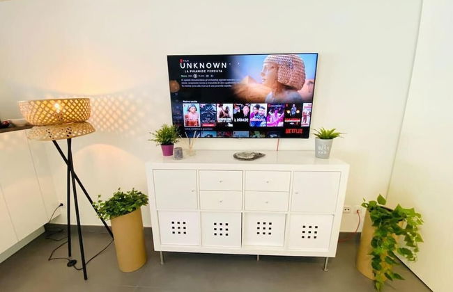 3 bedrooms in Center w Terrace&Parking - Photo 15