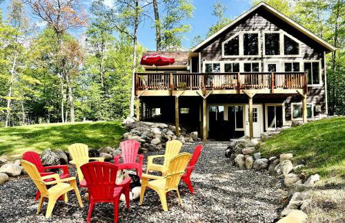 Group Lake Cabin with Ping Pong Table Loaded with Kayaks in Wisconsin - Foto 2