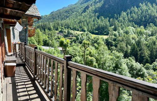 Cozy Three-Room Apartment with Mountain View & Parking - Ussin Chalet - Valtournenche - Foto 28