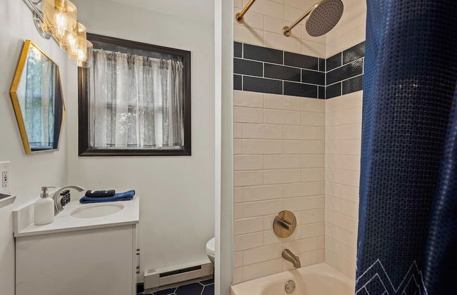 For Lake Sake by Avantstay Lakefront + Hot Tub + View - Photo 47