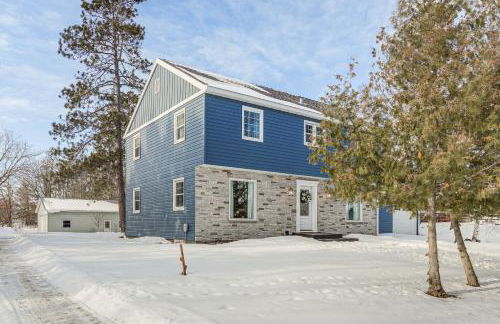 Family Fun on Lake Bemidji! Spacious Home with Yard - Foto 41