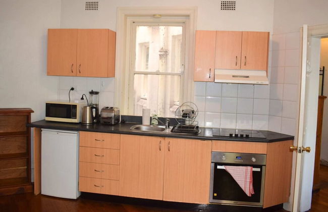 Incredible Location One Bedroom Apartment - Photo 6