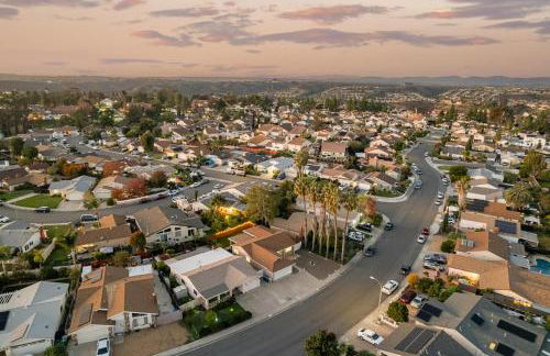 Entire Private Home with 3 Bedrooms 2 Bathrooms, Gated Yard, Garage, Hot Tub, 4-Beds, Golf, Mira Mesa, Available Now - Photo 59