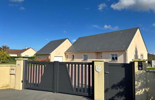 La clé des champs Maison plain pied lumineuse bien équipée, séjour spacieux, belle terrasse aménagée, garage, grand jardin clos, parking, près de Bayeux et Omaha Beach, chiens bienvenus - Foto 34