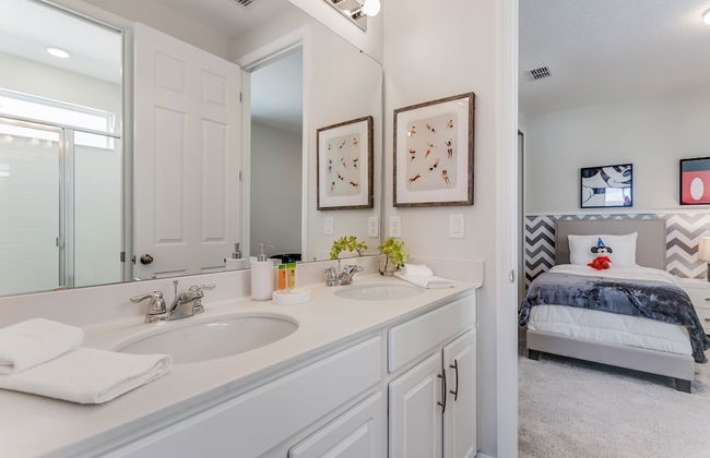 9 BD 6.5 BH With Game Room and Pool - Foto 4