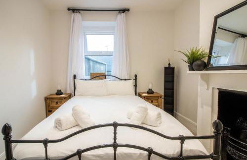 Stylish and Modern Town Centre End-of Terrace Home - Foto 13