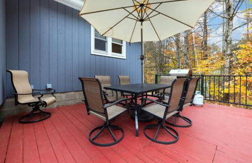 3BR Lake Luzerne Retreat with Game Room & Cozy Fire Pit - Foto 37