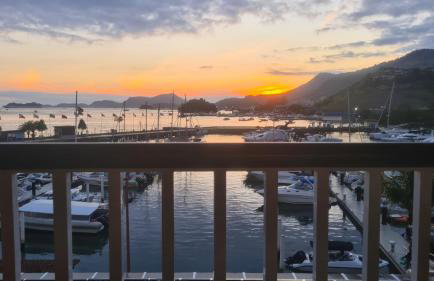 Apartamento com varanda de frente para o MAR - Angra dos Reis - Shopping Piratas - Portaria 24hs - Foto 19