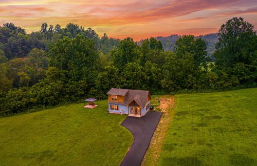 Happy Hideout, country livin with great mountain views, hot tub, arcades, fire pit, pets ok with fee - Foto 5