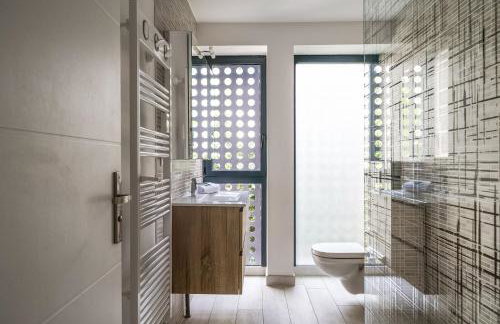 Maison d'architecte centre Tours jardin, climatisation, parking 5 p - Foto 4