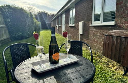 Dog Friendly Kessingland Chalet | Coastal Retreat - Photo 34