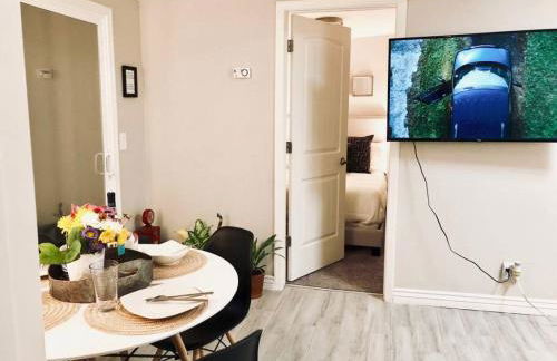 Sunny Guest Suite with large backyard - Pets Welcome - Foto 15