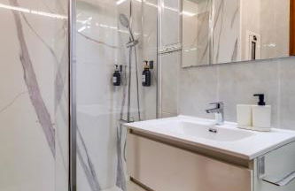 Spacious 4 Bedroom Apartment Fira BCN & Camp Nou - Foto 19