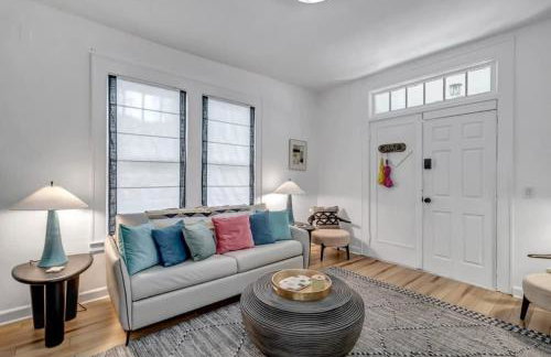 Fourth House - Eclectic and fun 1BR in SPR - Photo 4