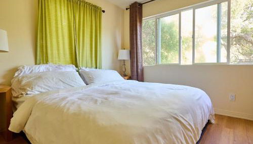 Malibu Nature Escape - 2BR Hideaway Nestled in the Woods, Minutes from the Beach - Foto 5