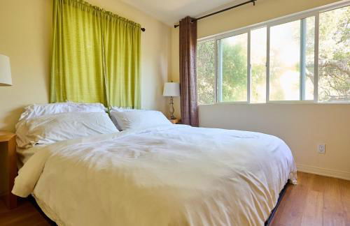 Malibu Nature Escape - 2BR Hideaway Nestled in the Woods, Minutes from the Beach - Foto 5