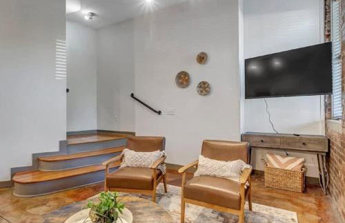 Modern, Insta-Worthy 2B Townhome in Walkable Springfield! - Photo 7