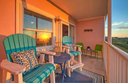 Oceanfront Condo w/ Private Balcony Pool + Tennis Bubbly Blew by Avantstay - Foto 68