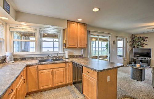 Peaceful Lakefront Houghton Lake Property with Patio - Foto 11