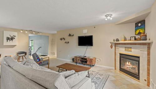 Modern Amenities Gas Fireplace Central Location - Foto 3