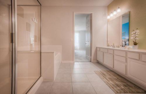 Beautiful LAKEVIEW Deluxe Condo Near Theme Parks - Foto 34