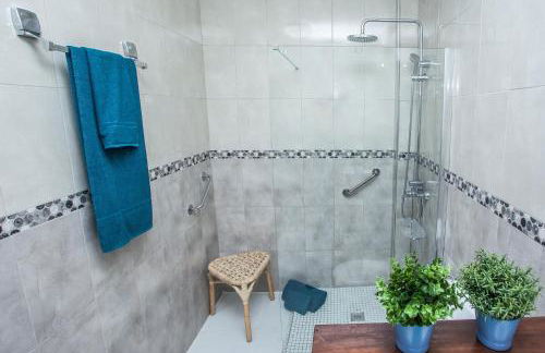 Spectacular Renovated Apartment, 5 min to Camison Beach, with AirCon - Photo 33