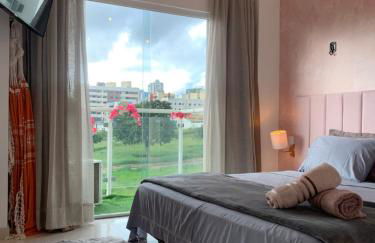 Sacada com ar, rede, pôr do sol, lareira e cinema no Candeias - Foto 5