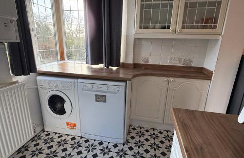 Large 4 Bed with Parking - Foto 10