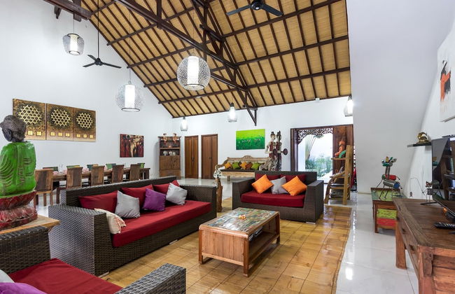 Villa Candi Kecil Empat by Villa Finder - Foto 11