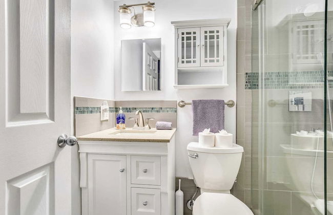 Lavender Jungle by Avantstay Great Location w/ Patio & Shared Pool! Week Long Stays Only - Foto 9