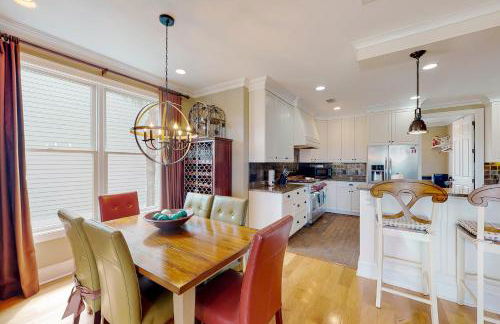 Fantastic getaway with private pool, deck, game room, AC & fast WiFi - Foto 10