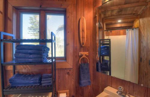 Chic Home: Ocean Views, Hot Tub & Game Room! - Foto 32