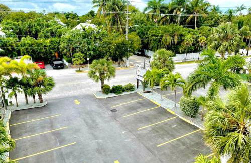 Aruba - Downtown Waterfront 2x2 Dock & Pool Pet-Friendly - Photo 29