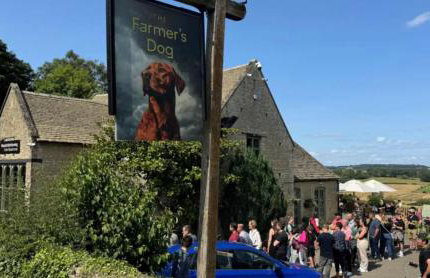Charming Cotswold Cottage on Church Green, Witney - Photo 25