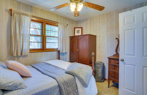 Cedar Lake Retreat with Boathouse and Dock! - Foto 18