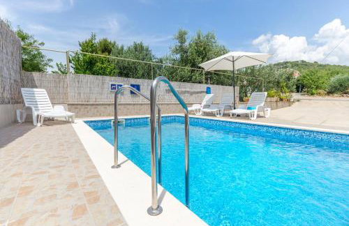 Apartments Mila Family With Pool - Photo 2