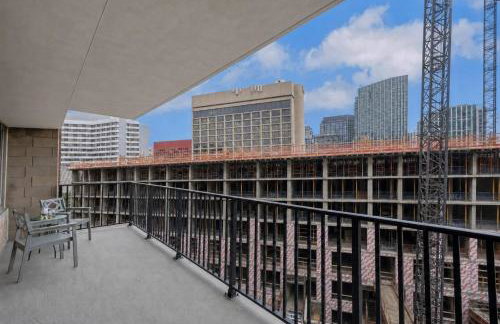 Large 3 bedroom Family Suite, Private Balcony, 5 min to DCA, Gym, Pool and more! - Photo 74