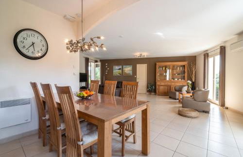 Stylish Villa with Terrace - Foto 16