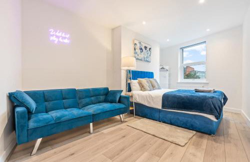 Central 2 Bedroom Apartment with Free Parking Sleeps 8 & Walk to City Centre & Arena - Foto 58