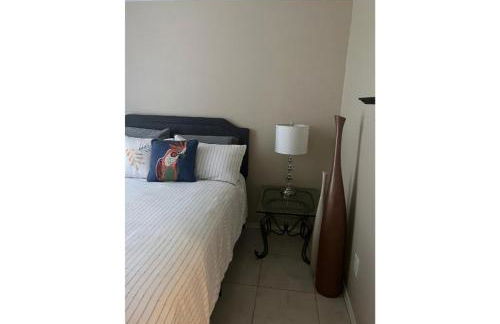 Minutes to Shopping, Dining and Fun Family Stay - Sleeps 6 - Foto 22