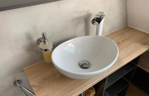 -Fewo Benz- Exklusive Ferienwohnung im Stadtzentrum von Wittenberge Modernes Ambiente, 3 Einzelzimmer für bis zu 6 Gäste - voll ausgestattet mit Waipu-TV und High-Speed-WLAN Bettwäsche und Handtücher inklusive! - Foto 23