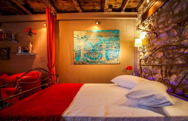 Antique Luxury Groundfloor Suite - Photo 5