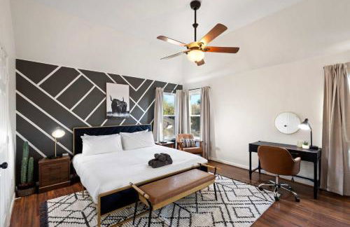 5BD Getaway w Pool Patio Firepit Mins to DT - Photo 4