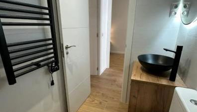 Apartamento temporal cómodo y moderno para estancias personales o profesionales - Foto 3