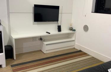 709- Apartamento Decorado Encantador, mobiliado, amplo, cozinha completa, Excelente localização no Rebouças - Foto 8