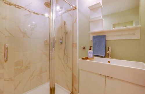 Walk to Festival of Lights Cozy Couples Retreat - Foto 17