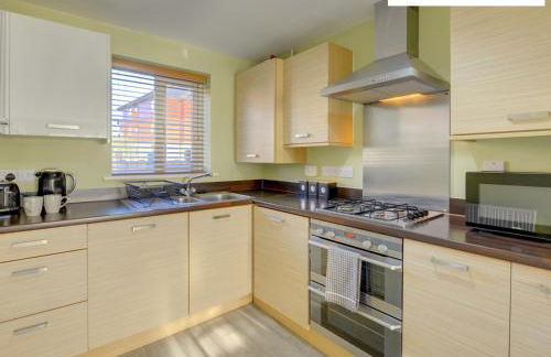 LARGE 4 Bedroom Semi-Detached House Sleeps 7 By Klarok Short Lets & Serviced Accommodation - Foto 4