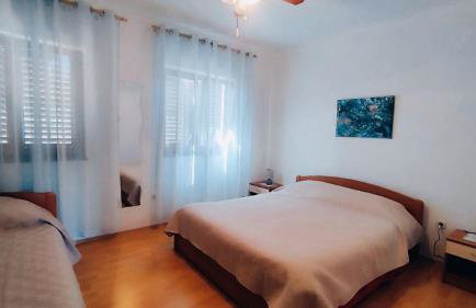 Apartments Grbac Veli Rat-Seaside - Photo 7