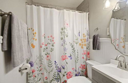 Down the Rabbit Hole walk to downtown - Foto 24